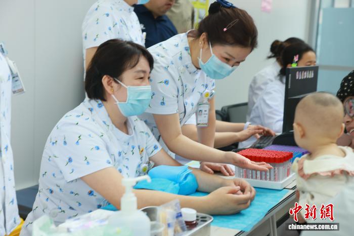 筛查现场。宁夏回族自治区人民医院供图
