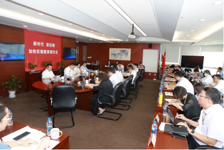 2023年,上海市教委邀请社会公众代表列席主任办公会。来源:上海教育