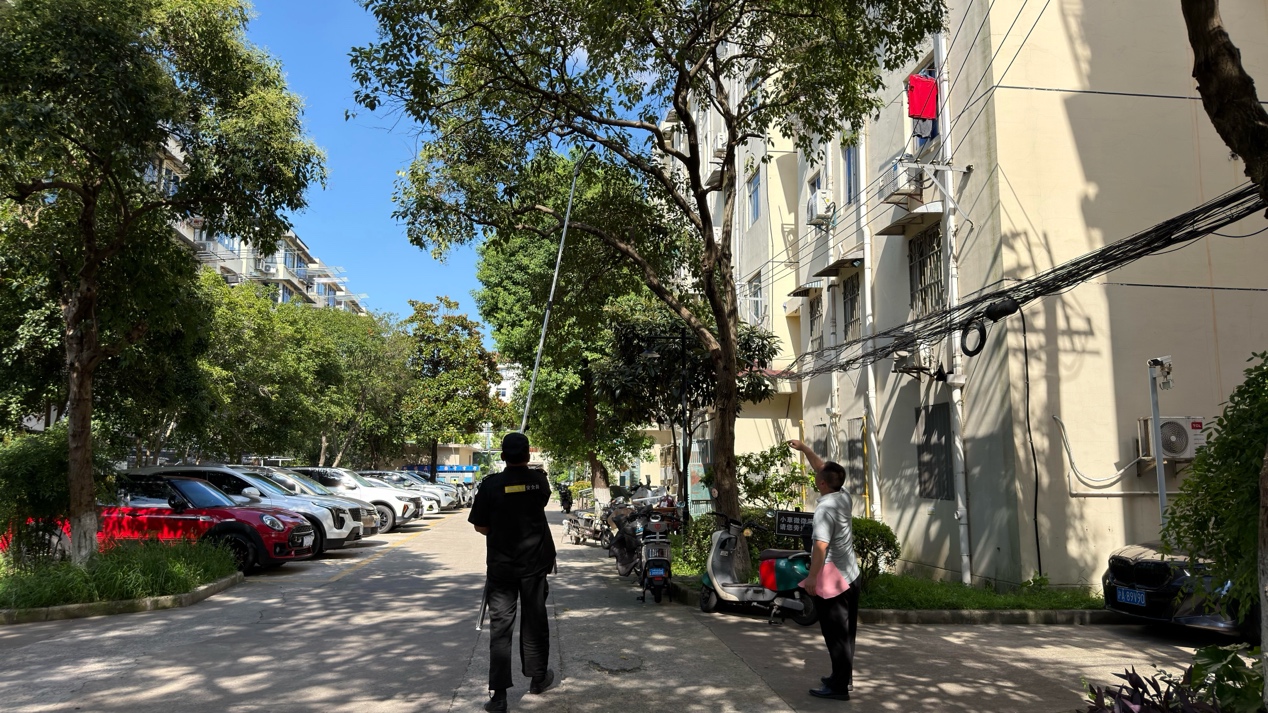 “白海豚”登陆前两天，共康七村开展防汛应急演练，排除隐患。受访居民区供图