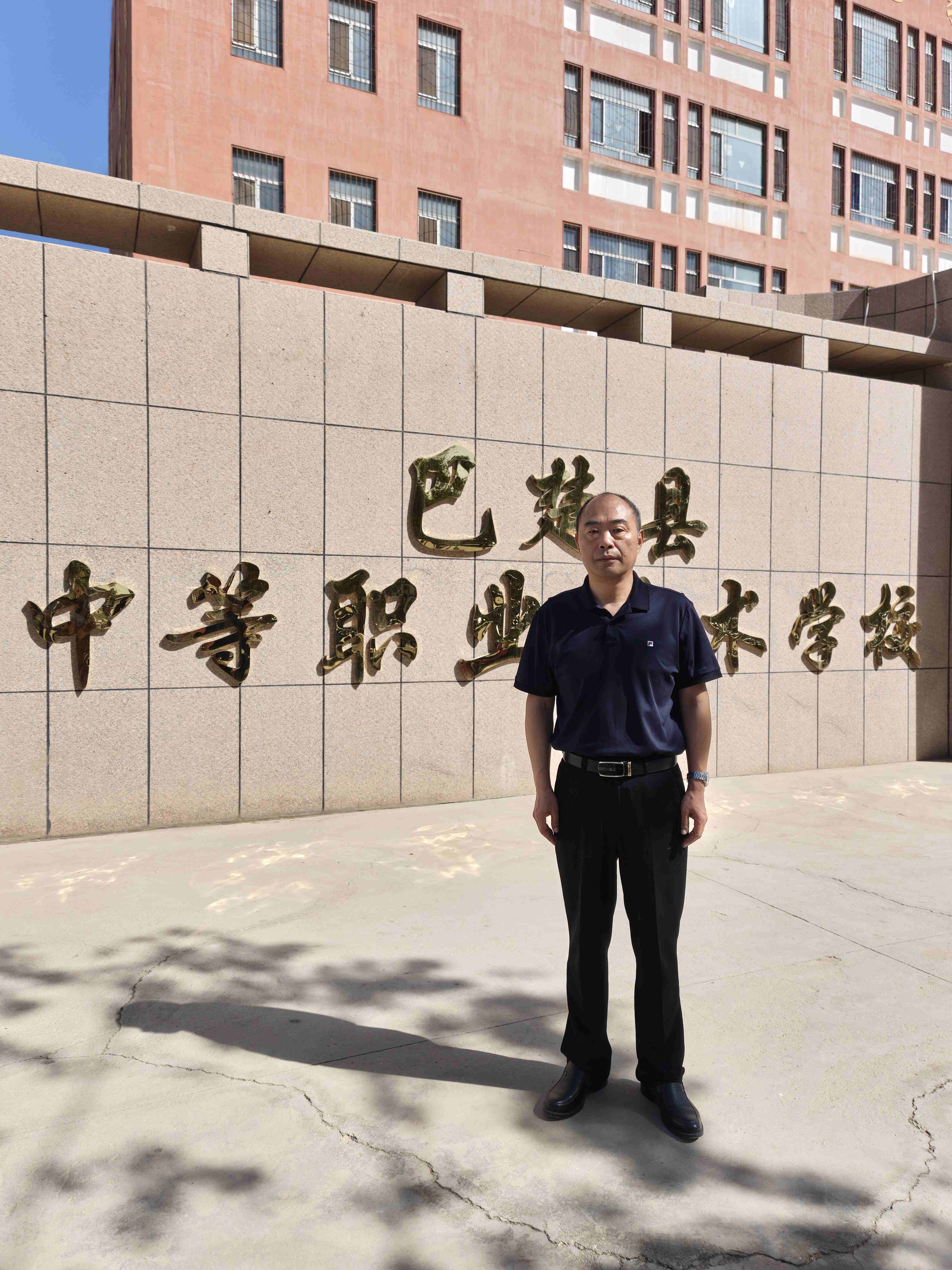 巴楚县中等职业技术学校副校长孔令。人民网记者 葛俊俊摄