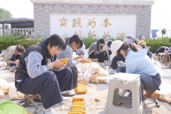 青春华章 强农报国丨“田间地头”的思政课，为